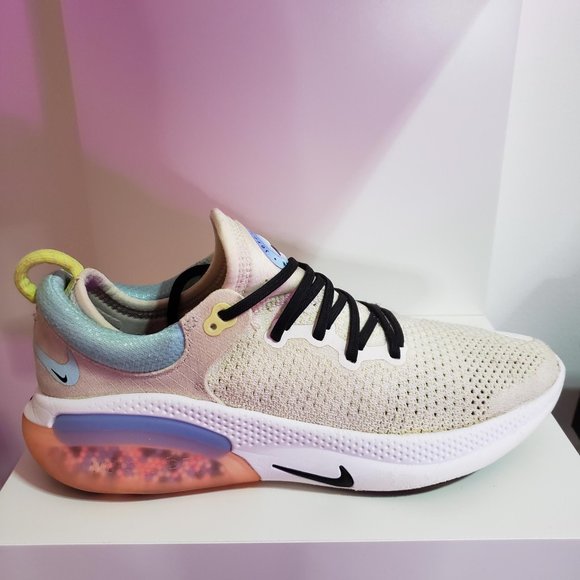 Nike Women's Joyride Run Flyknit - Picture 4 of 11